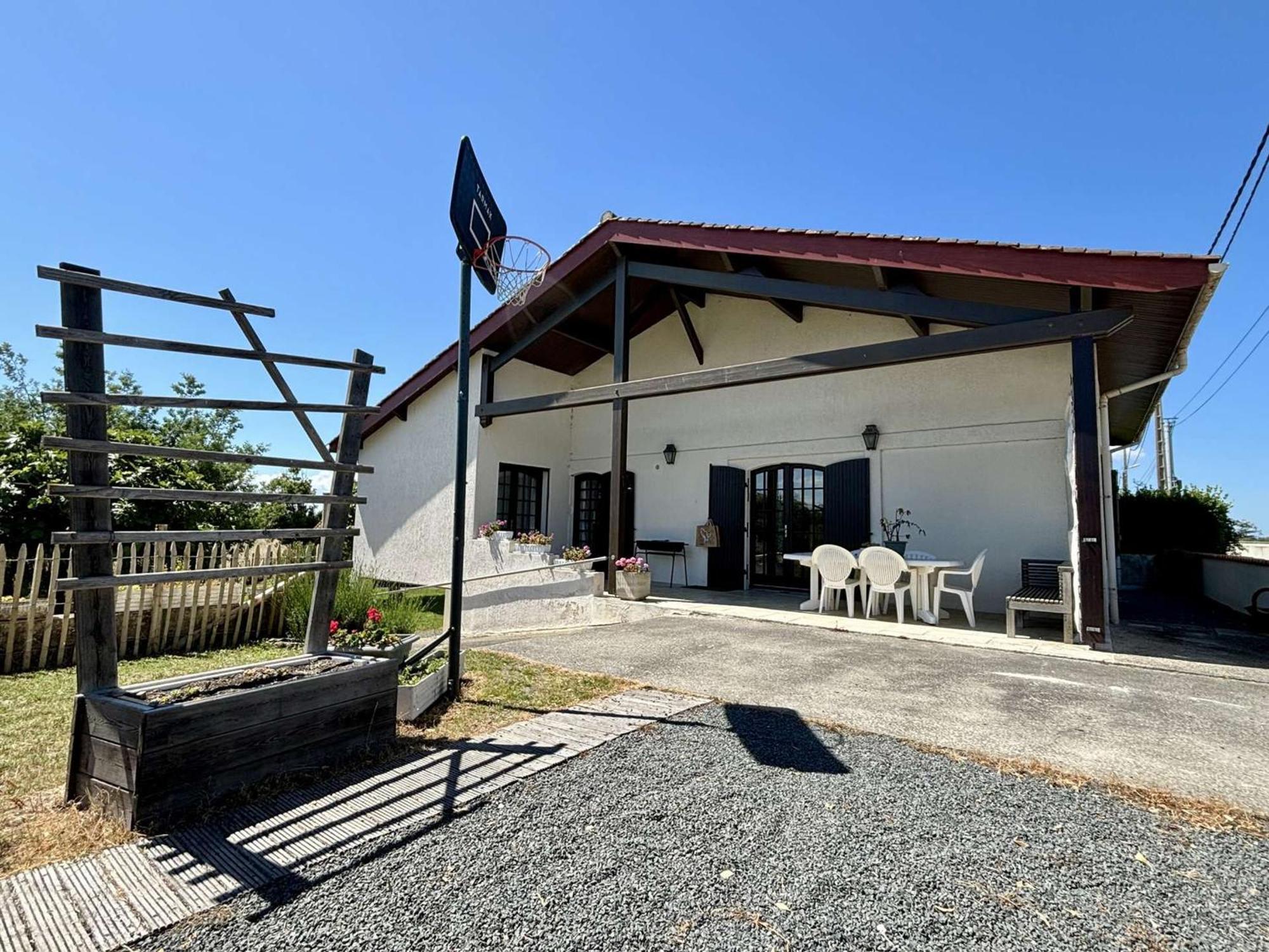 Сasa de vacaciones Maison 4 Pieces Pour 8 Pers Avec Jardin, Proche Et Centre, Oleron - Fr-1-246a-322 *